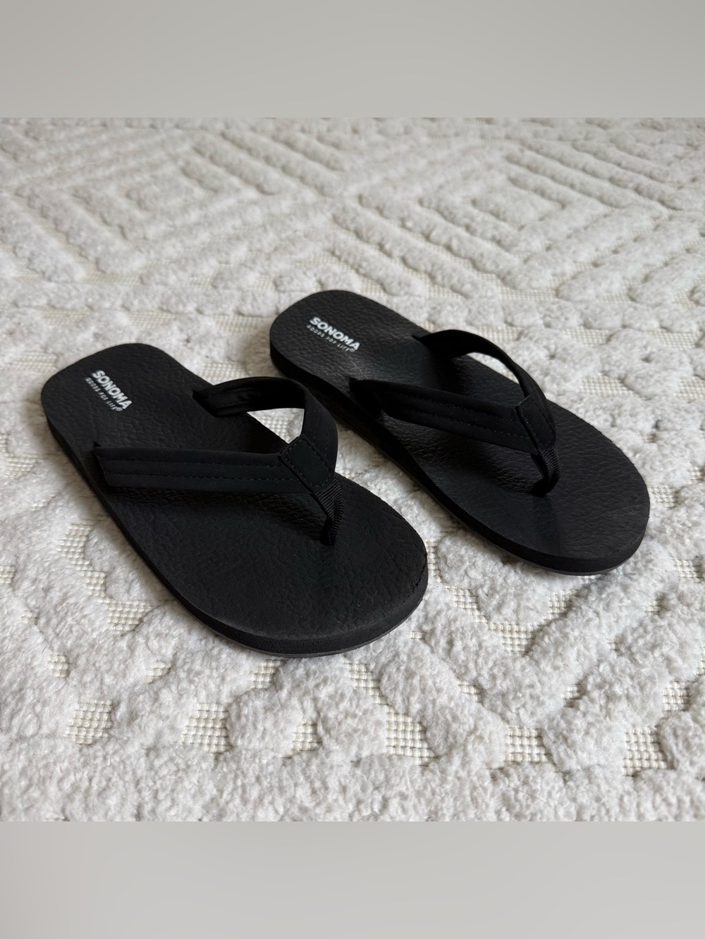 Sonoma Black Flip Flops Boys Size 3/4 Rubber Thong Sandals Beach Casual